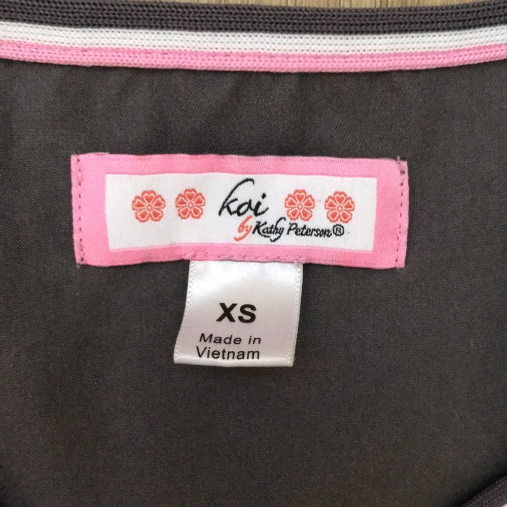 Koi Scrubs / Gray V-neck Scrub Top, Size XS - Picture 2 of 5